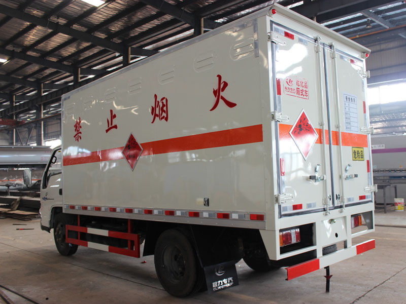 江鈴4米2（藍(lán)牌）雜項(xiàng)危險品廂式車