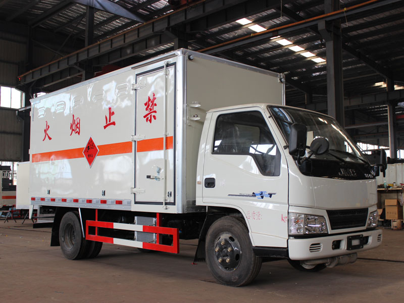 江鈴4米2（藍(lán)牌）雜項(xiàng)危險品廂式車